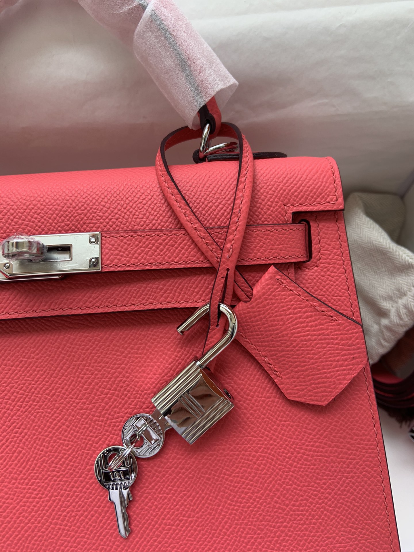 Hermes Kelly 28cm Handbag Shoulder Bag in Rose Azelee Epsom Leather